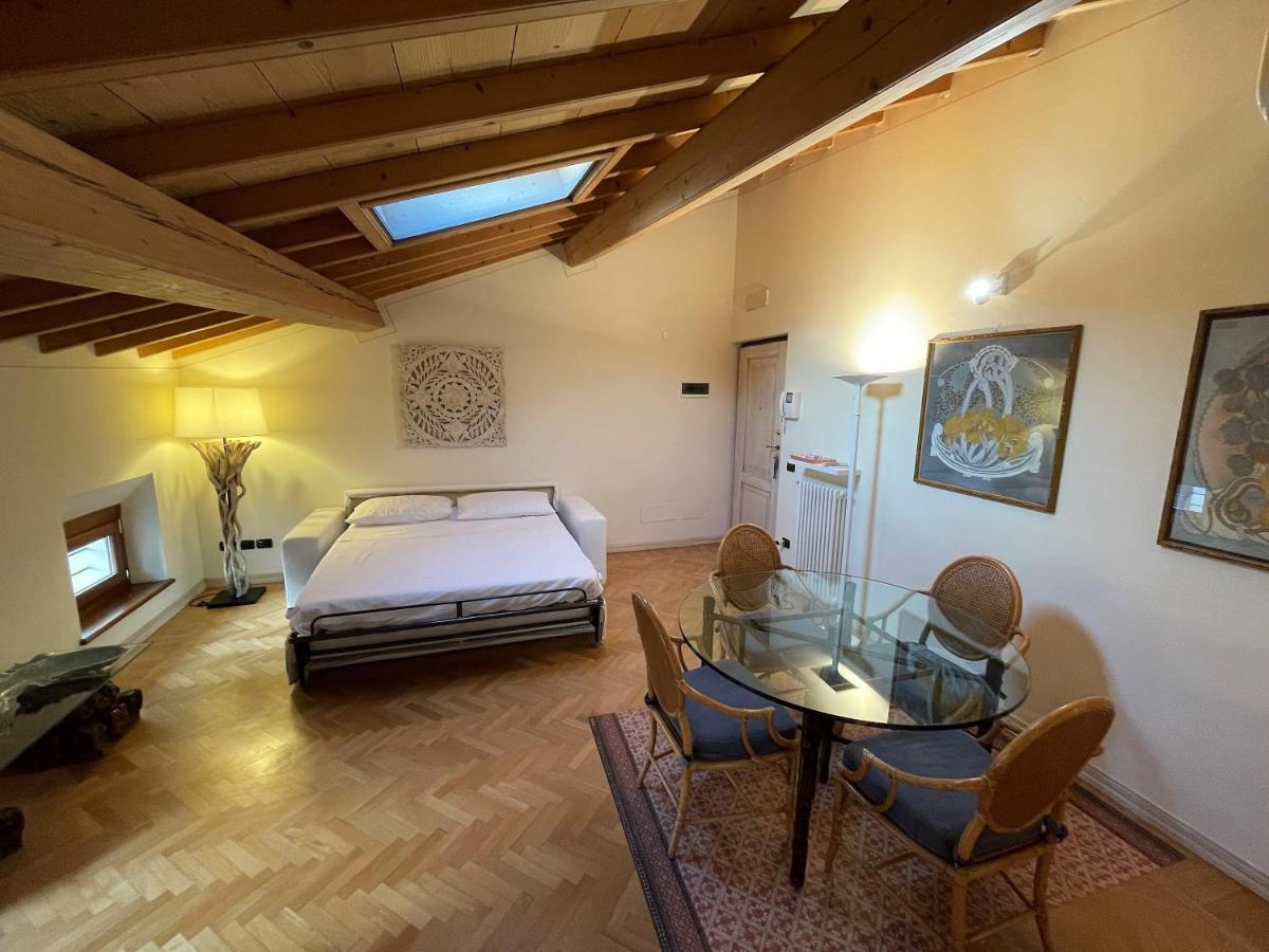 Attic 1 Centro Storico Peschiera del Garda Exterior foto